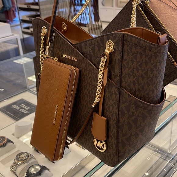 MICHAEL KORS LG X CHAIN SHOULDER TOTE BAG
& JST Lg Travel CONTINENTAL Wallet - Picture 2 of 15